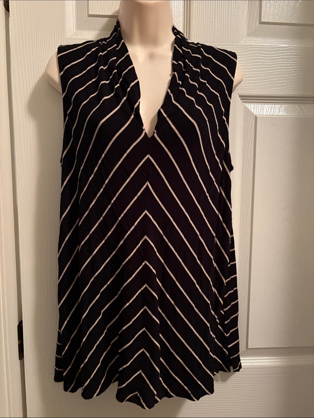 Vince Camuto Black and White Chevron V-Neck Sleeveless Tunic